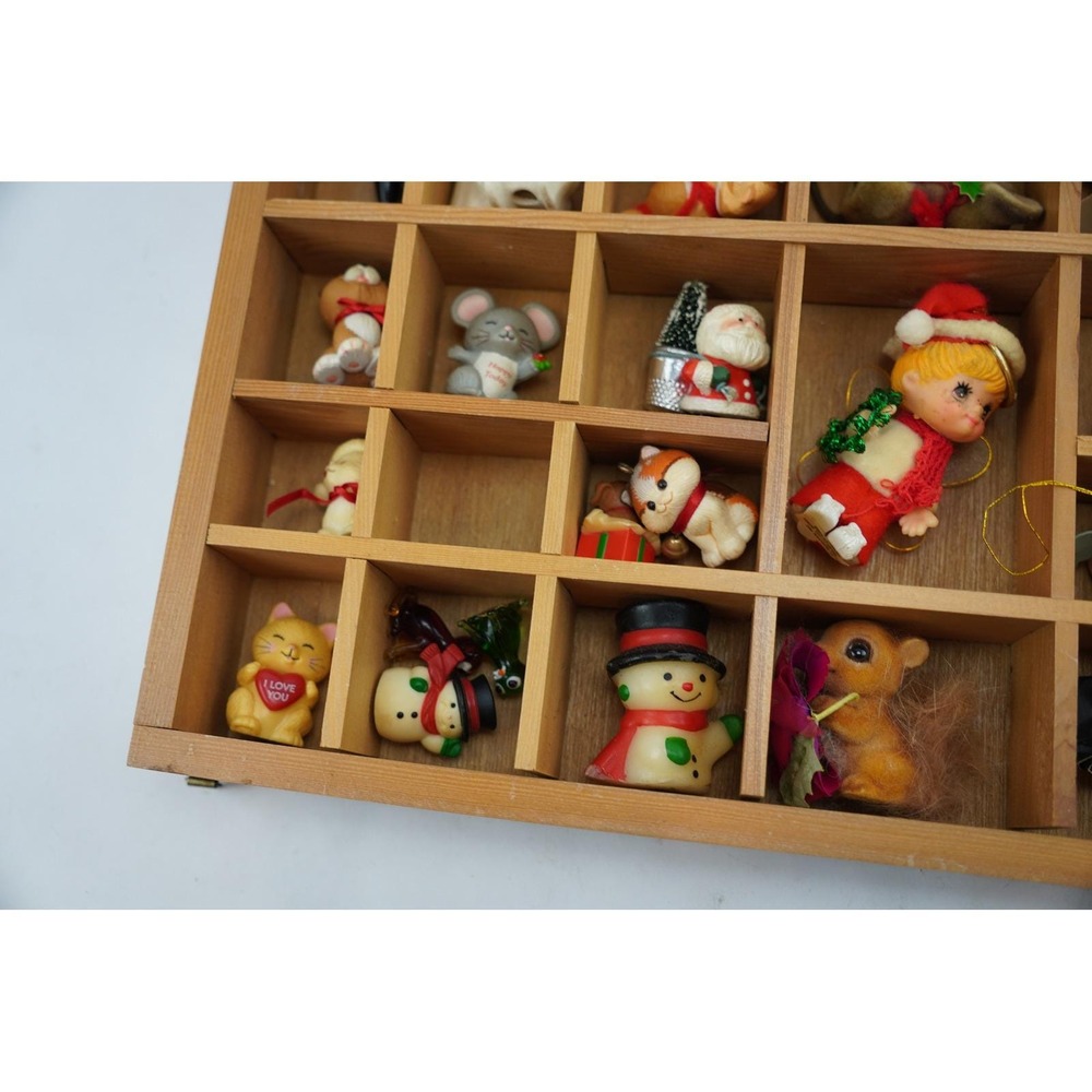 Vintage Enesco Wooden Advent Shadow Box With Mini Christmas Figurines - Picture 5 of 15